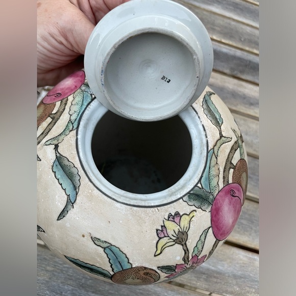 Vintage Chinese Ceramic Ginger Jar Vase Urn Hand Painted Floral Design with Lid - Picture 4 of 7